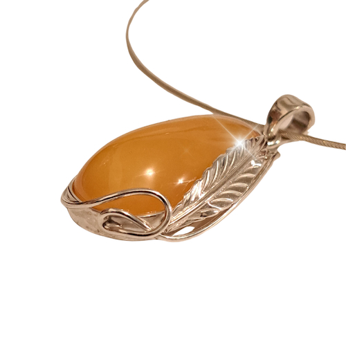 Click to view detail for HW-4018 Pendant, Yellow Oval Amber, Long Leaf $98